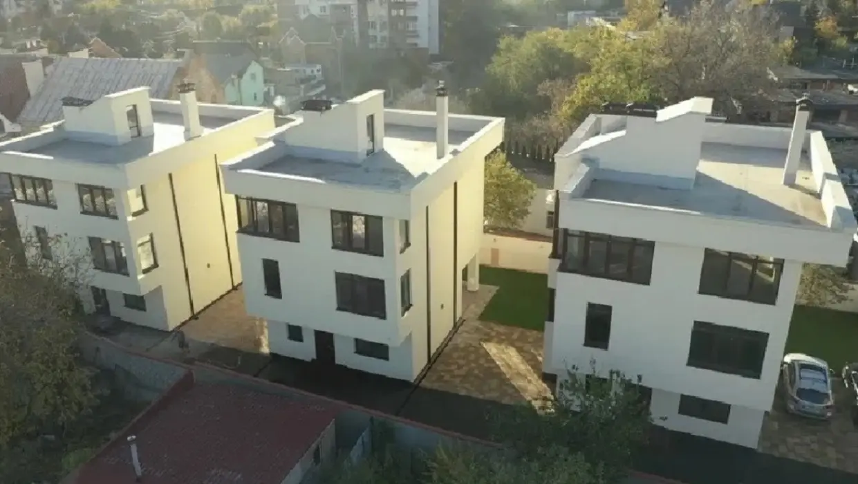 Фото Продаю будинок, 260 кв. м, Товарна вул.  Київ, ціна: 480000 $, код 2757