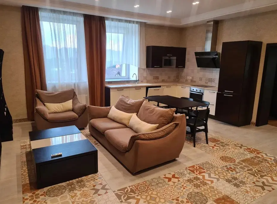 Фото Зняти 3 кімнатну квартиру, 49-а А Садова вул.  Київ в довгострокову оренду, ціна: 1000 $, код 2819