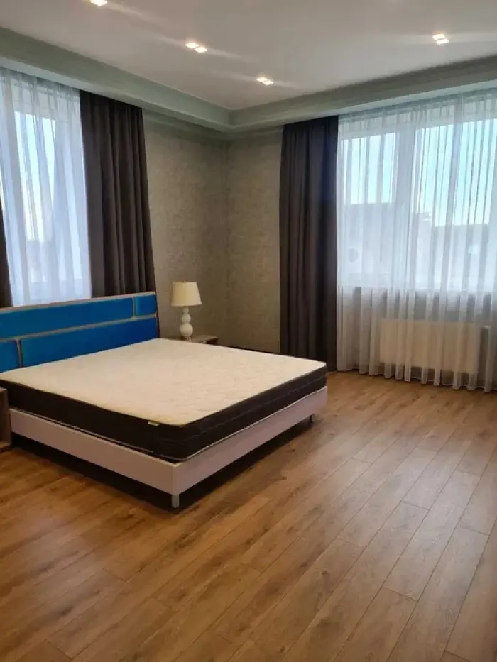 Фото Зняти 3 кімнатну квартиру, 49-а А Садова вул.  Київ в довгострокову оренду, ціна: 1000 $, код 2819