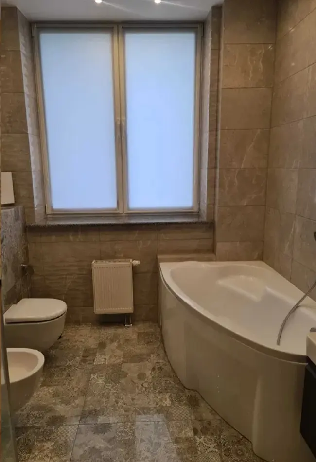Фото Зняти 3 кімнатну квартиру, 49-а А Садова вул.  Київ в довгострокову оренду, ціна: 1000 $, код 2819