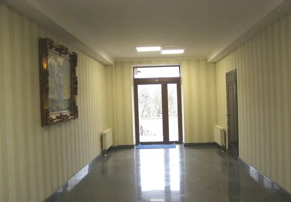 Фото Зняти 3 кімнатну квартиру, 49-а А Садова вул.  Київ в довгострокову оренду, ціна: 1000 $, код 2819