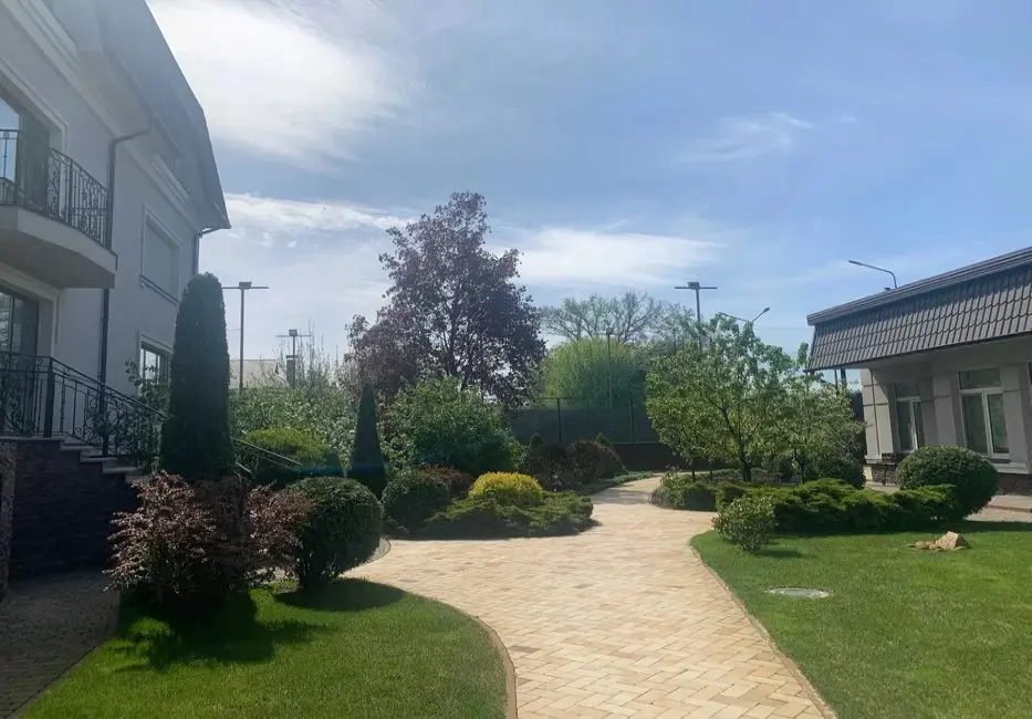 Фото Зняти 3 кімнатну квартиру, 49-а А Садова вул.  Київ в довгострокову оренду, ціна: 1000 $, код 2819