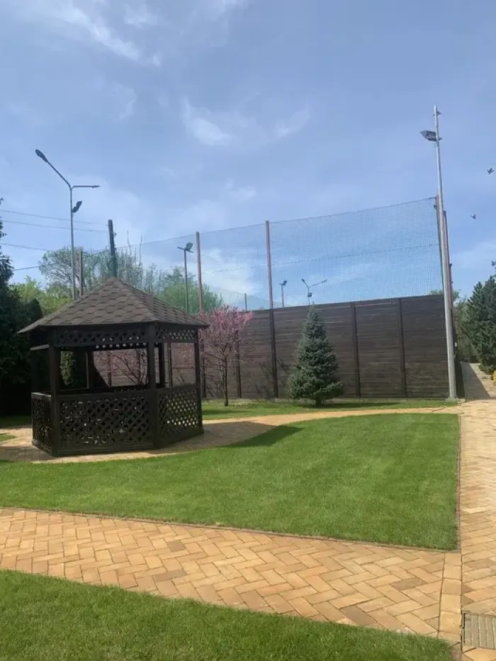 Фото Зняти 3 кімнатну квартиру, 49-а А Садова вул.  Київ в довгострокову оренду, ціна: 1000 $, код 2819
