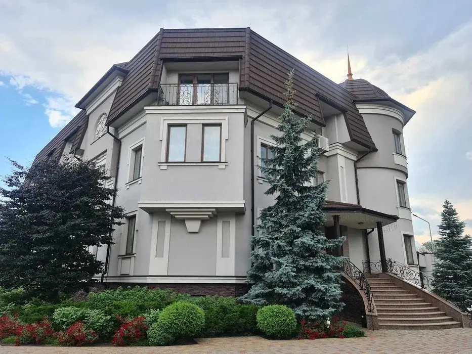 Фото Зняти 3 кімнатну квартиру, 49-а А Садова вул.  Київ в довгострокову оренду, ціна: 1000 $, код 2819