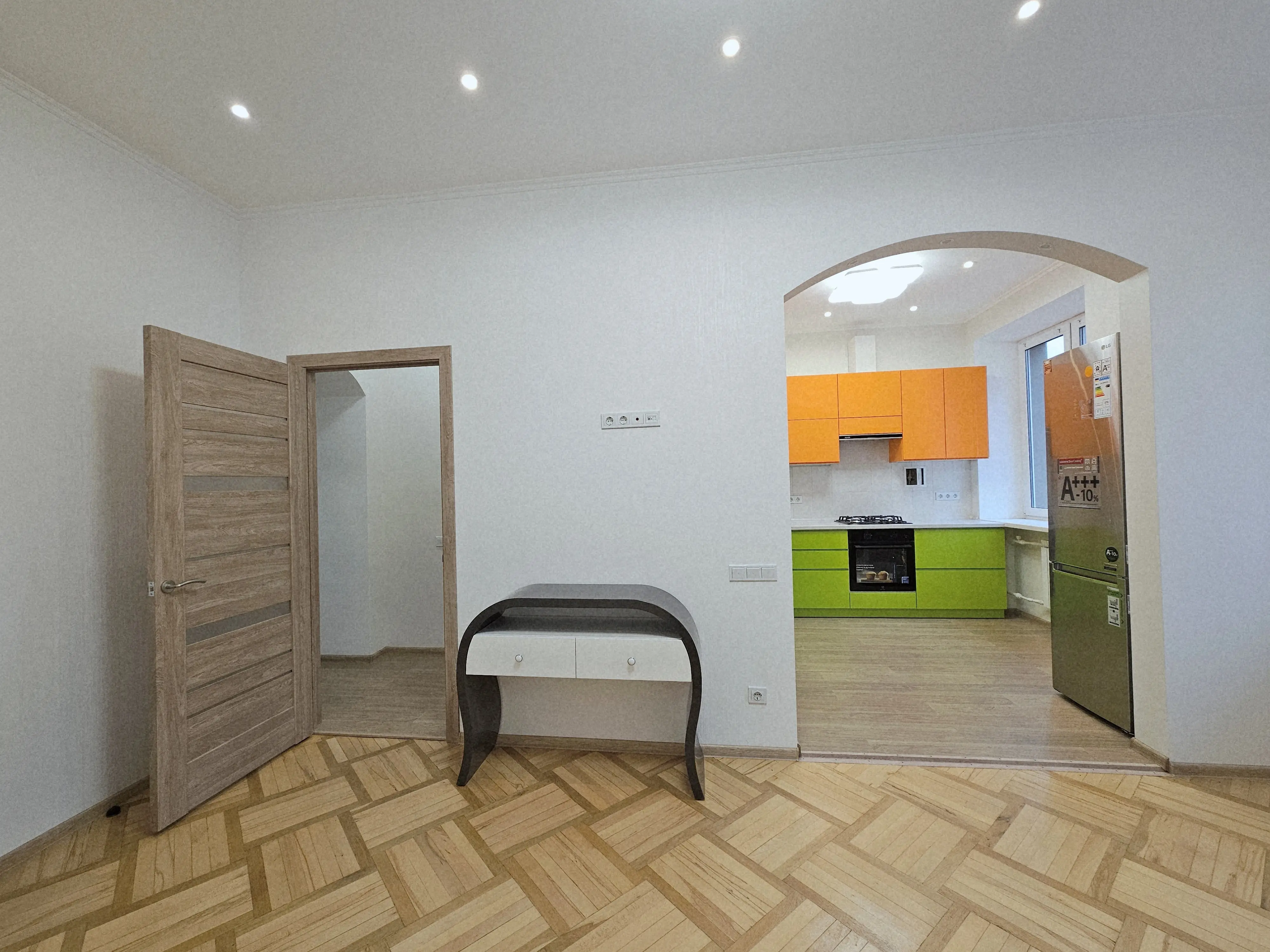 Фото Selling a 3-room apartment, 70 sq.m., John Paul II Street (Patrisa Lumumby Street) 7 Kyiv, price: 138000 $, code 2868