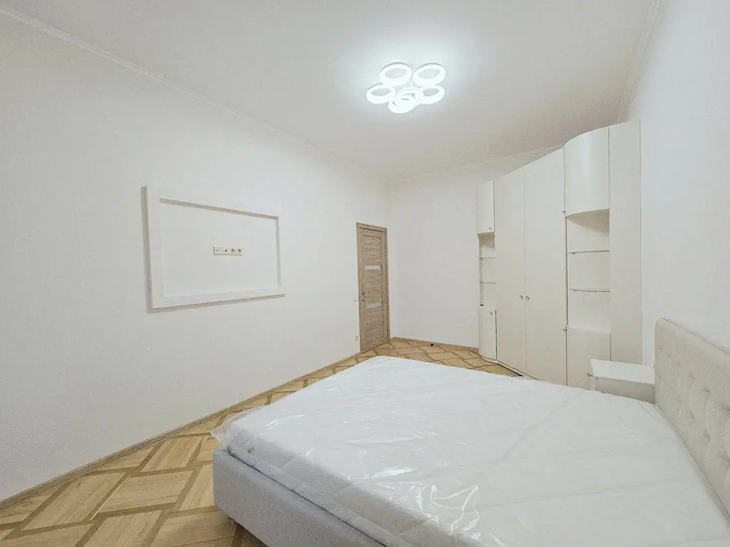 Фото Selling a 3-room apartment, 70 sq.m., John Paul II Street (Patrisa Lumumby Street) 7 Kyiv, price: 138000 $, code 2868