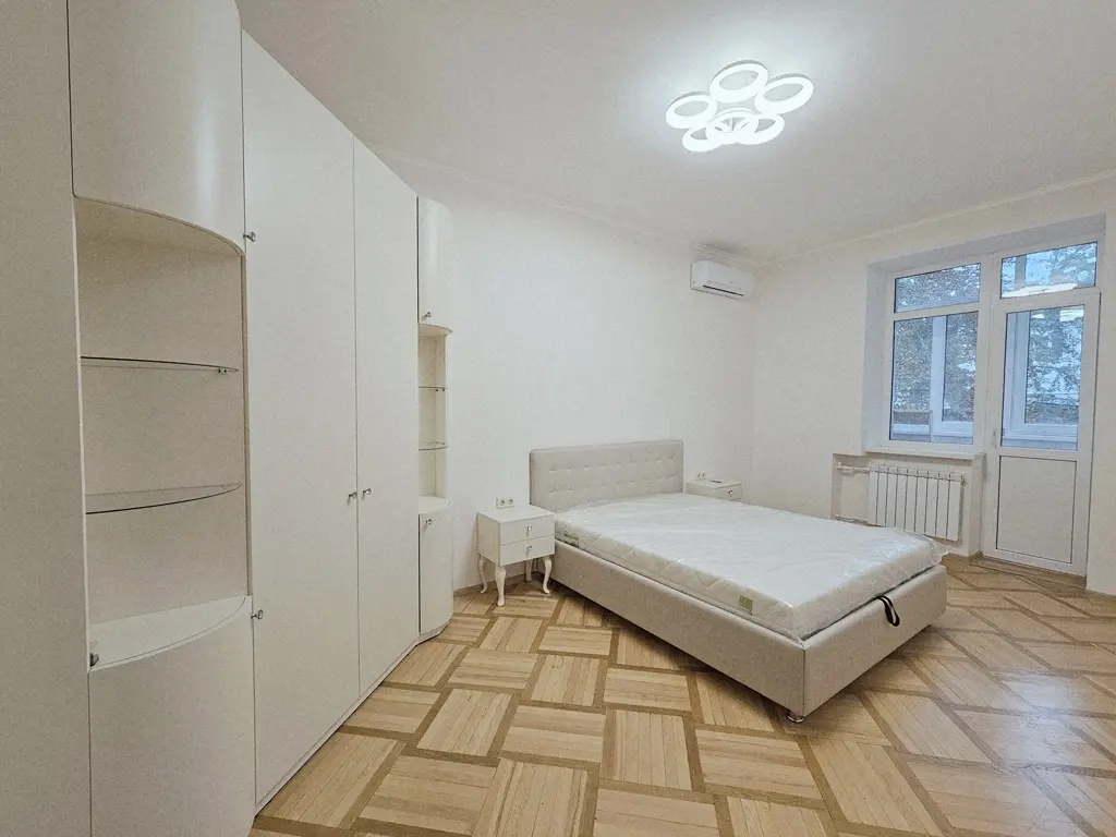 Фото Selling a 3-room apartment, 70 sq.m., John Paul II Street (Patrisa Lumumby Street) 7 Kyiv, price: 138000 $, code 2868