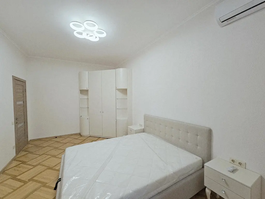 Фото Selling a 3-room apartment, 70 sq.m., John Paul II Street (Patrisa Lumumby Street) 7 Kyiv, price: 138000 $, code 2868