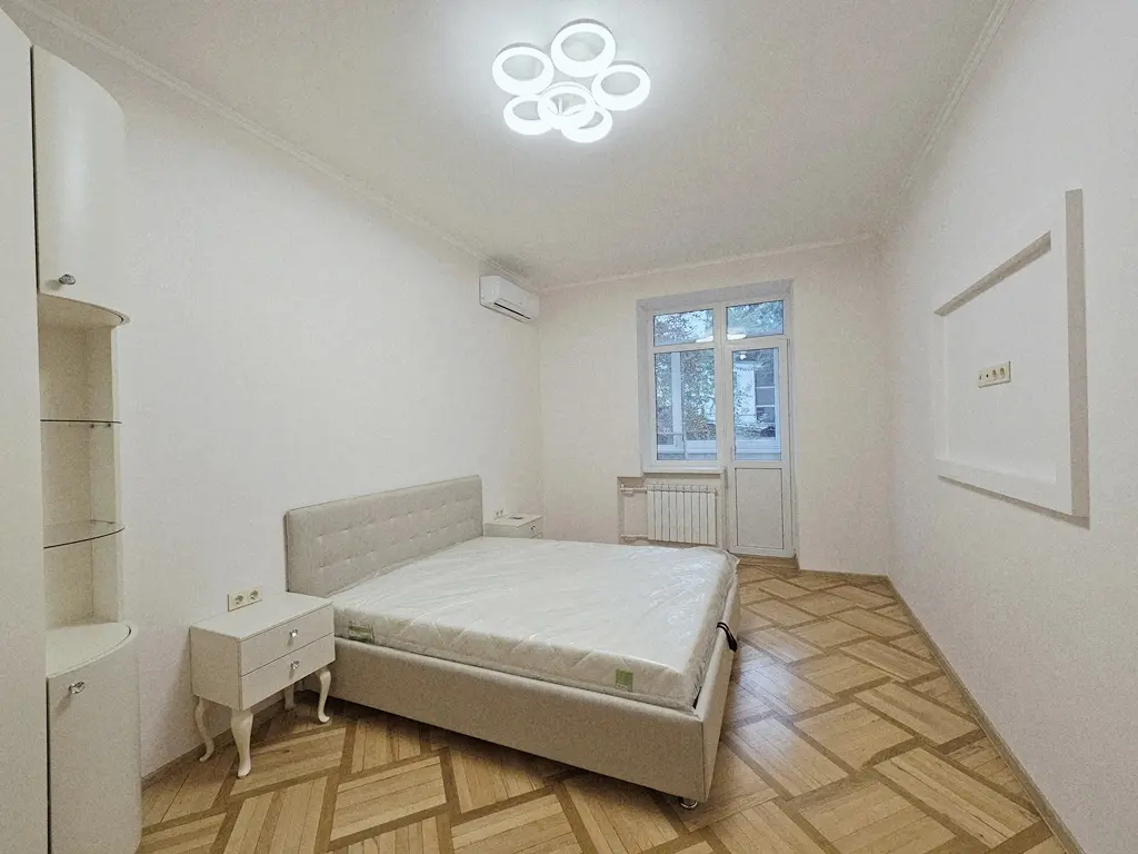 Фото Selling a 3-room apartment, 70 sq.m., John Paul II Street (Patrisa Lumumby Street) 7 Kyiv, price: 138000 $, code 2868