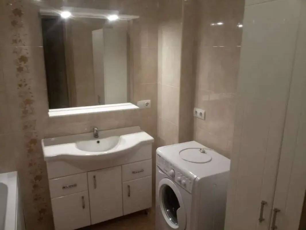 Фото Rent a 2-room apartment, Dragomanova Street 2 Kyiv for long-term rent, price: 18000 грн, code 3005