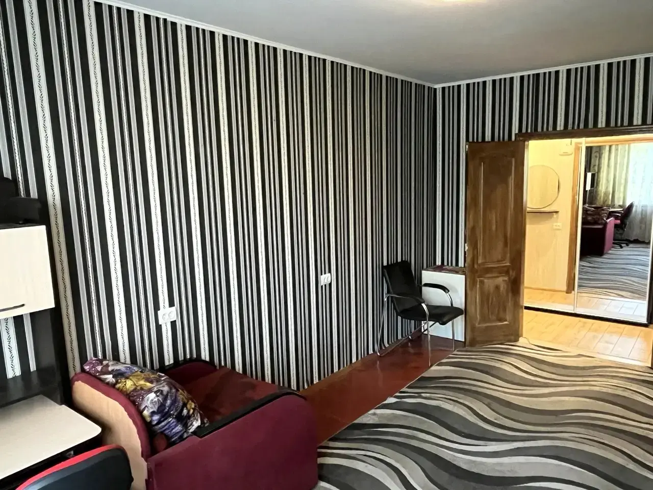 Фото Rent a 2-room apartment, Yevhena Kharchenka street (Lenina Street) 43 Kyiv for long-term rent, price: 13000 UAH, code 3072