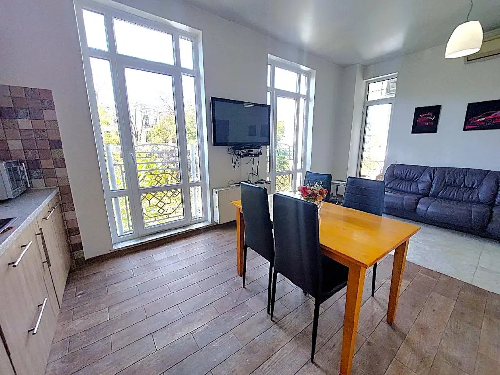 Фото Зняти 1 кімнатну квартиру, Військовий узвіз 5/1 Одеса в довгострокову оренду, ціна: 300 $, код 3136