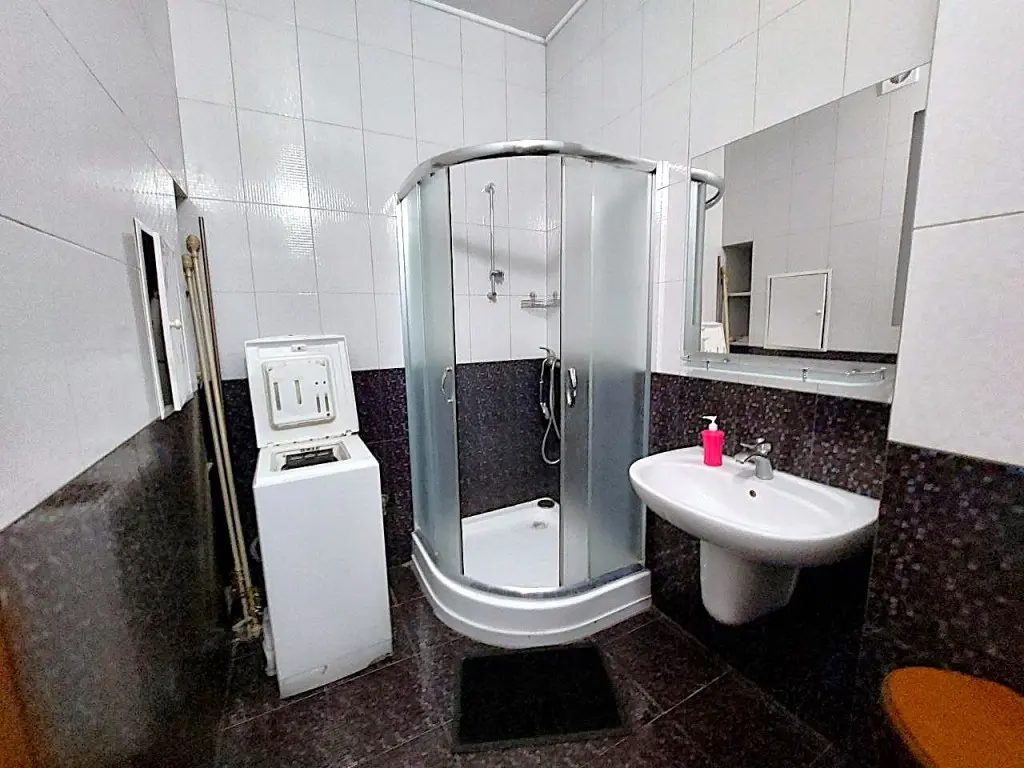 Фото Зняти 1 кімнатну квартиру, Військовий узвіз 5/1 Одеса в довгострокову оренду, ціна: 300 $, код 3136