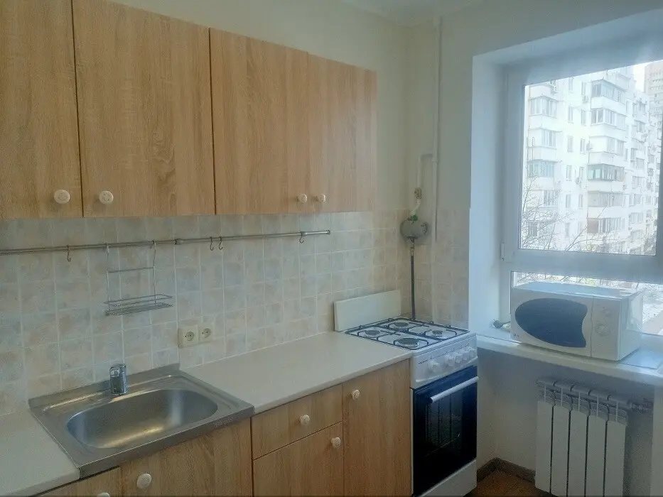 Фото Зняти 1 кімнатну квартиру, Здолбунівська вул. 1 Київ в довгострокову оренду, ціна: 11000 грн, код 3137