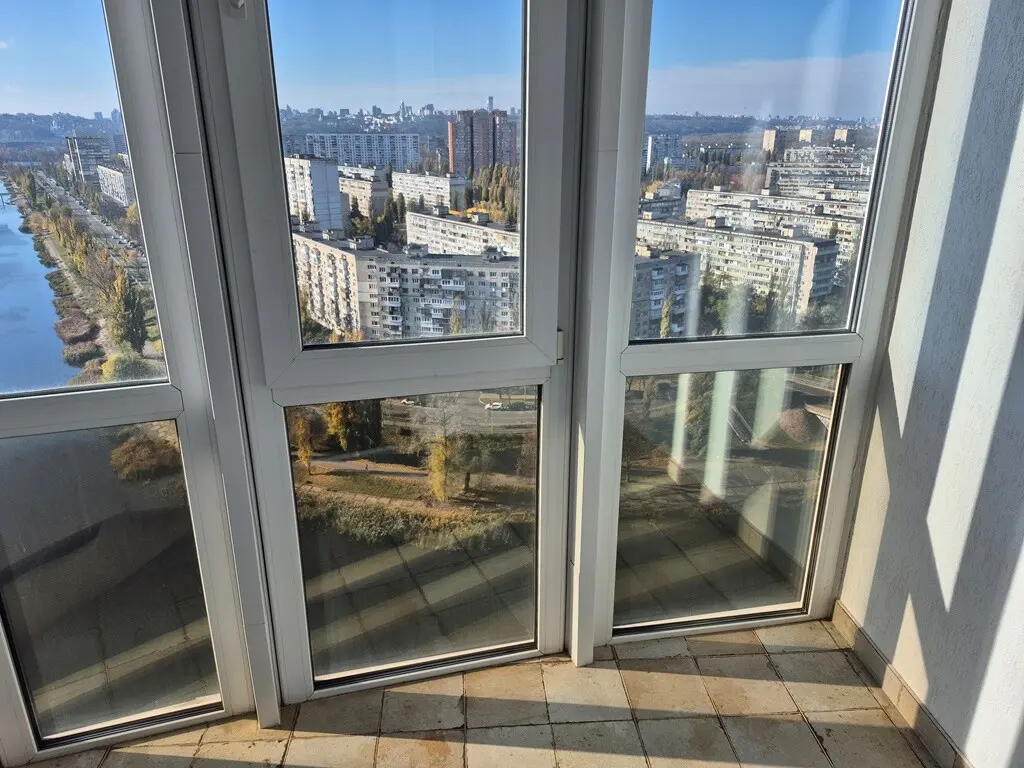 Фото Продаю 3 кімнатну квартиру, 74 кв. м, Соборності просп. (Возз’єднання) 30а Київ, ціна: 170000 $, код 3242