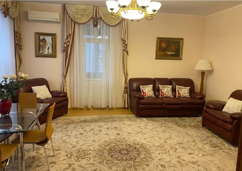 Фото Зняти 3 кімнатну квартиру, Срібнокільська вул.  Київ в довгострокову оренду, ціна: 26000 грн, код 3243