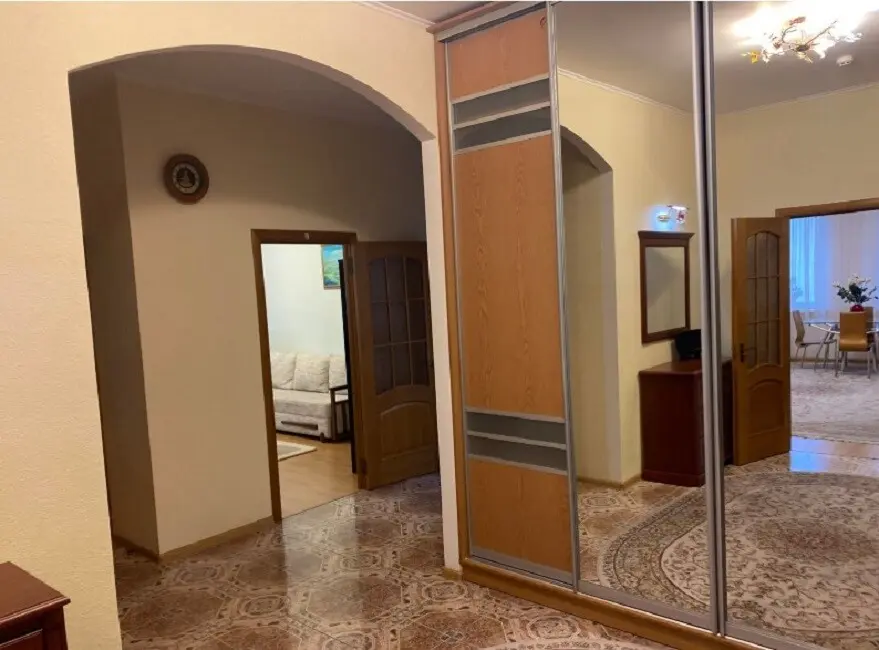 Фото Зняти 3 кімнатну квартиру, Срібнокільська вул.  Київ в довгострокову оренду, ціна: 26000 грн, код 3243