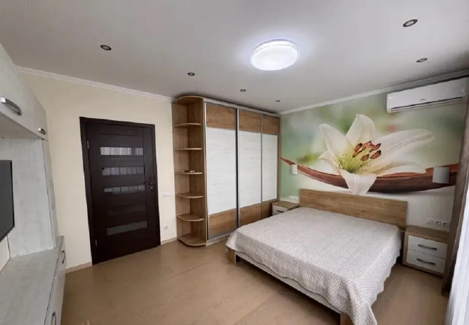 Фото Зняти 2 кімнатну квартиру, Зарічна вул.  Київ в довгострокову оренду, ціна: 30000 грн, код 3244