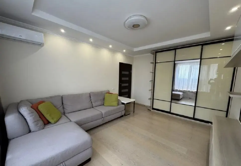 Фото Зняти 2 кімнатну квартиру, Зарічна вул.  Київ в довгострокову оренду, ціна: 30000 грн, код 3244