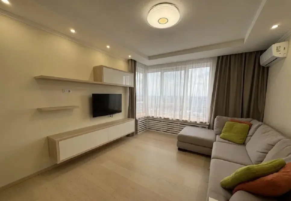 Фото Зняти 2 кімнатну квартиру, Зарічна вул.  Київ в довгострокову оренду, ціна: 30000 грн, код 3244