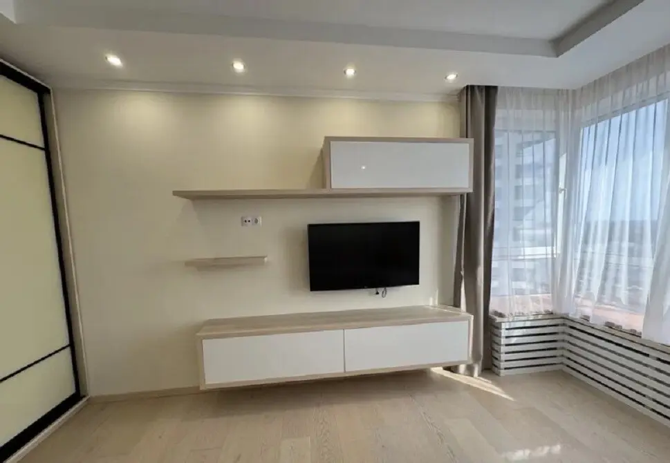 Фото Зняти 2 кімнатну квартиру, Зарічна вул.  Київ в довгострокову оренду, ціна: 30000 грн, код 3244