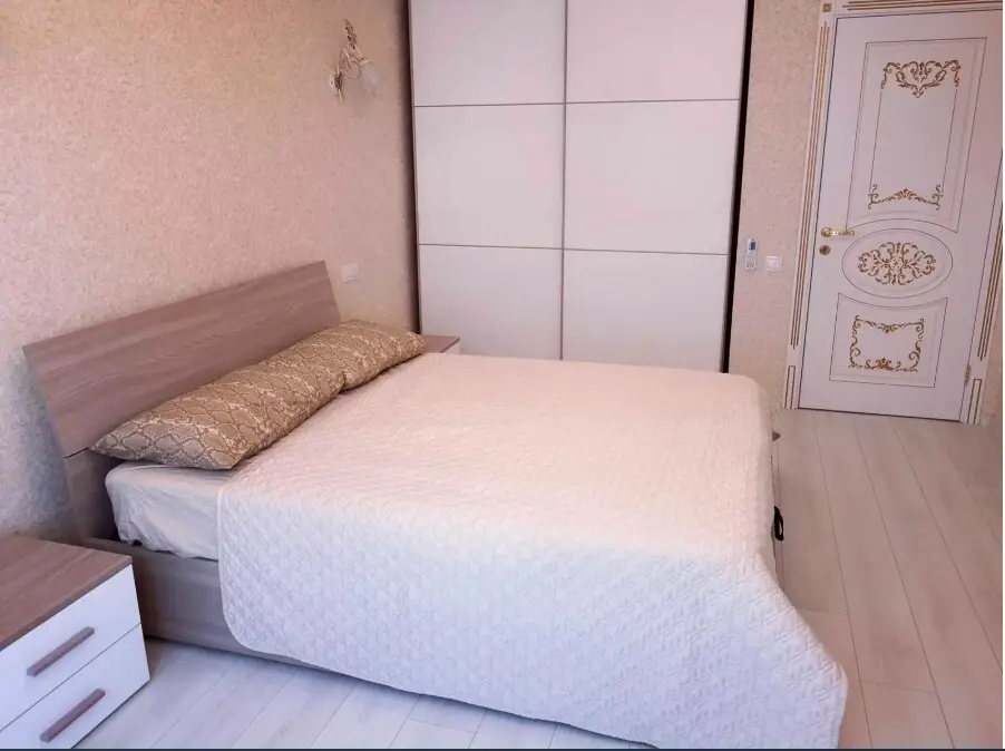 Фото Зняти 1 кімнатну квартиру, Шолуденка вул. 1 Київ в довгострокову оренду, ціна: 29500 грн, код 3265