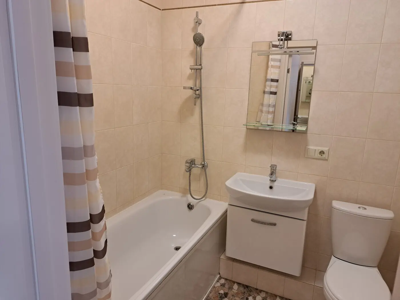 Фото Снять 1-комнатную квартиру, Харьковское шоссе 188 Киев в долгосрочную аренду, цена: 12000 грн, код 3288