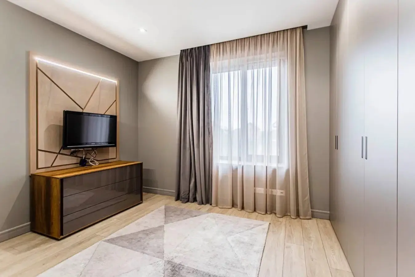 Фото Зняти будинок, Центральна вул.  Київ в довгострокову оренду, ціна: 2800 $, код 3298