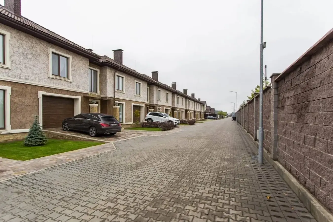 Фото Зняти будинок, Центральна вул.  Київ в довгострокову оренду, ціна: 2800 $, код 3298