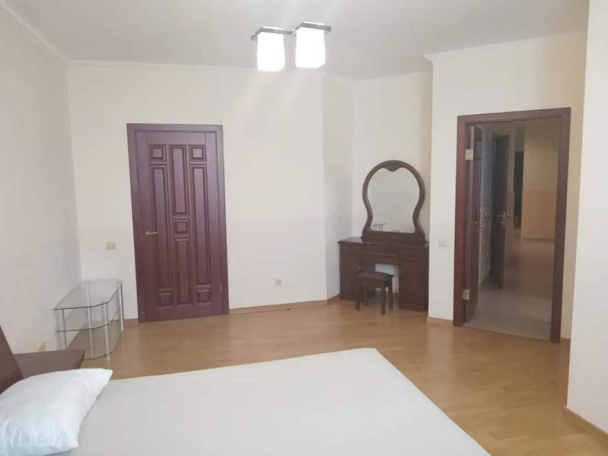 Фото Снять 3-комнатную квартиру, Княжий Затон ул. 21 Киев в долгосрочную аренду, цена: 25000 UAH, код 3303