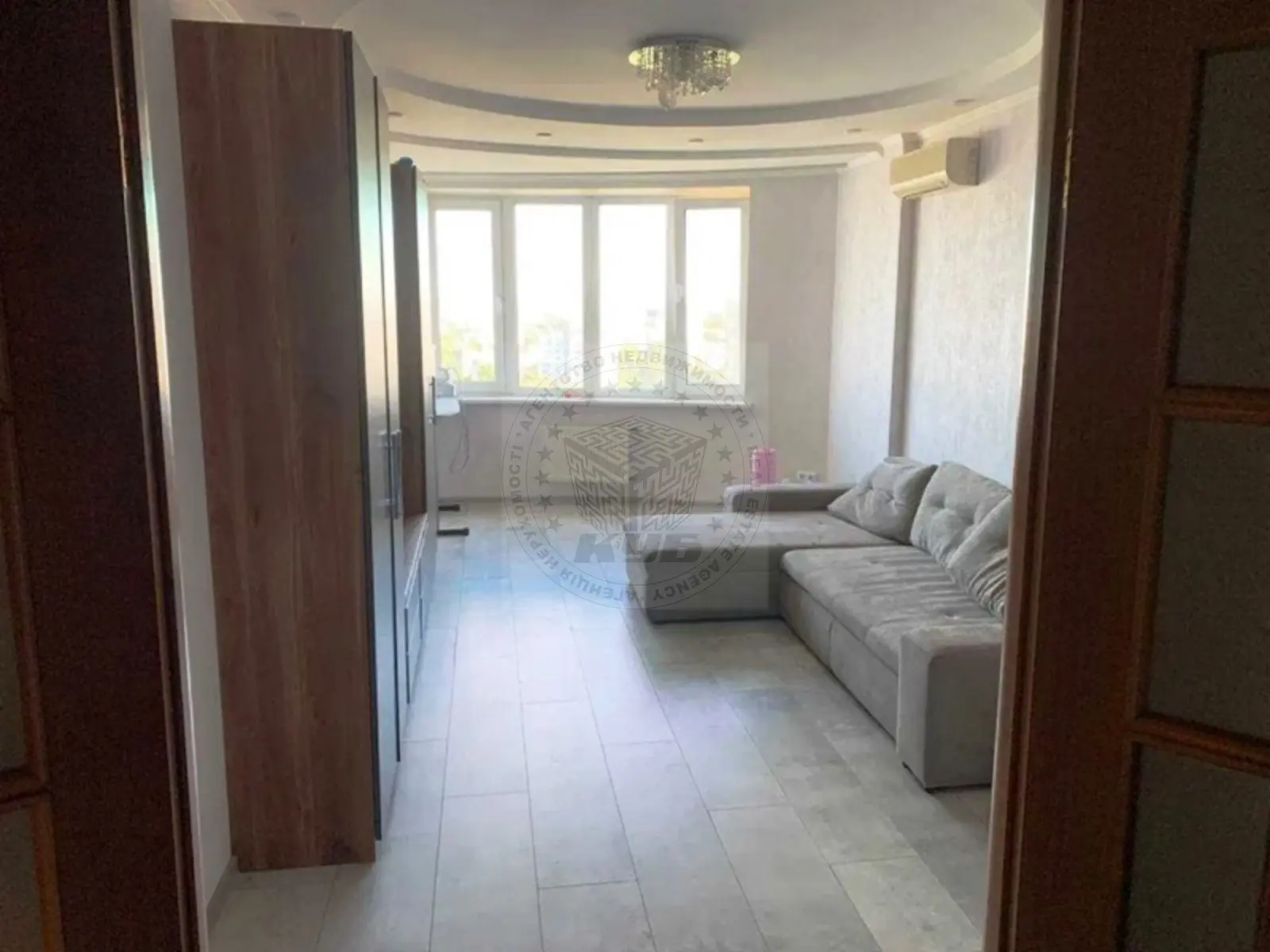 Фото Selling a 2-room apartment, 82 sq.m., Verkhovynna Street 35 Kyiv, price: 125000 $, code 3306