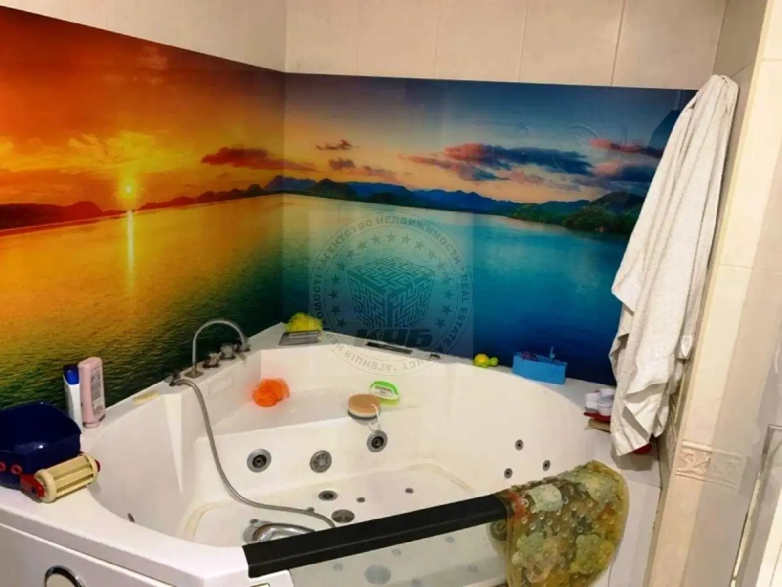 Фото Selling a 2-room apartment, 82 sq.m., Verkhovynna Street 35 Kyiv, price: 125000 $, code 3306