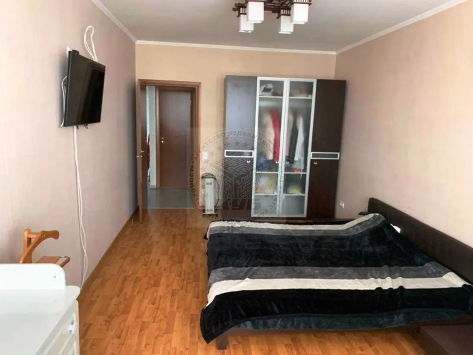 Фото Selling a 2-room apartment, 82 sq.m., Verkhovynna Street 35 Kyiv, price: 125000 $, code 3306