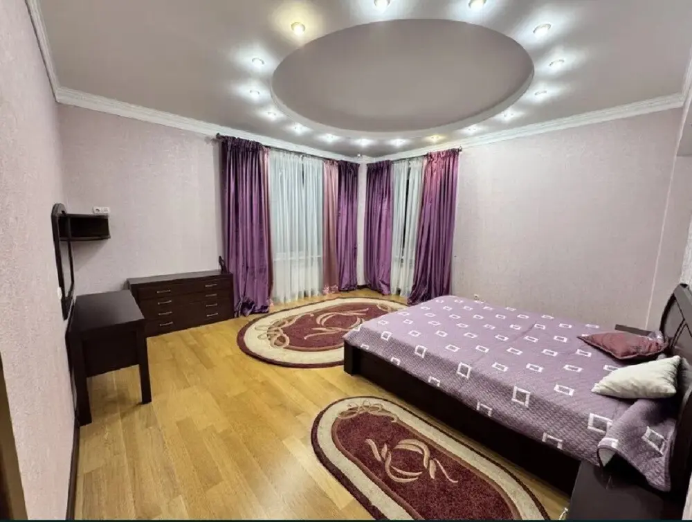 Фото Зняти 3 кімнатну квартиру, Срібнокільська вул.  Київ в довгострокову оренду, ціна: 25000 грн, код 3315