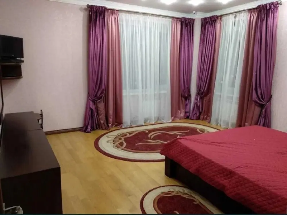 Фото Зняти 3 кімнатну квартиру, Срібнокільська вул.  Київ в довгострокову оренду, ціна: 25000 грн, код 3315