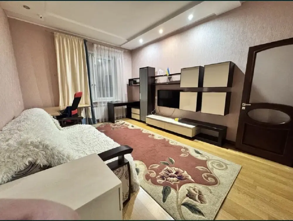 Фото Зняти 3 кімнатну квартиру, Срібнокільська вул.  Київ в довгострокову оренду, ціна: 25000 грн, код 3315