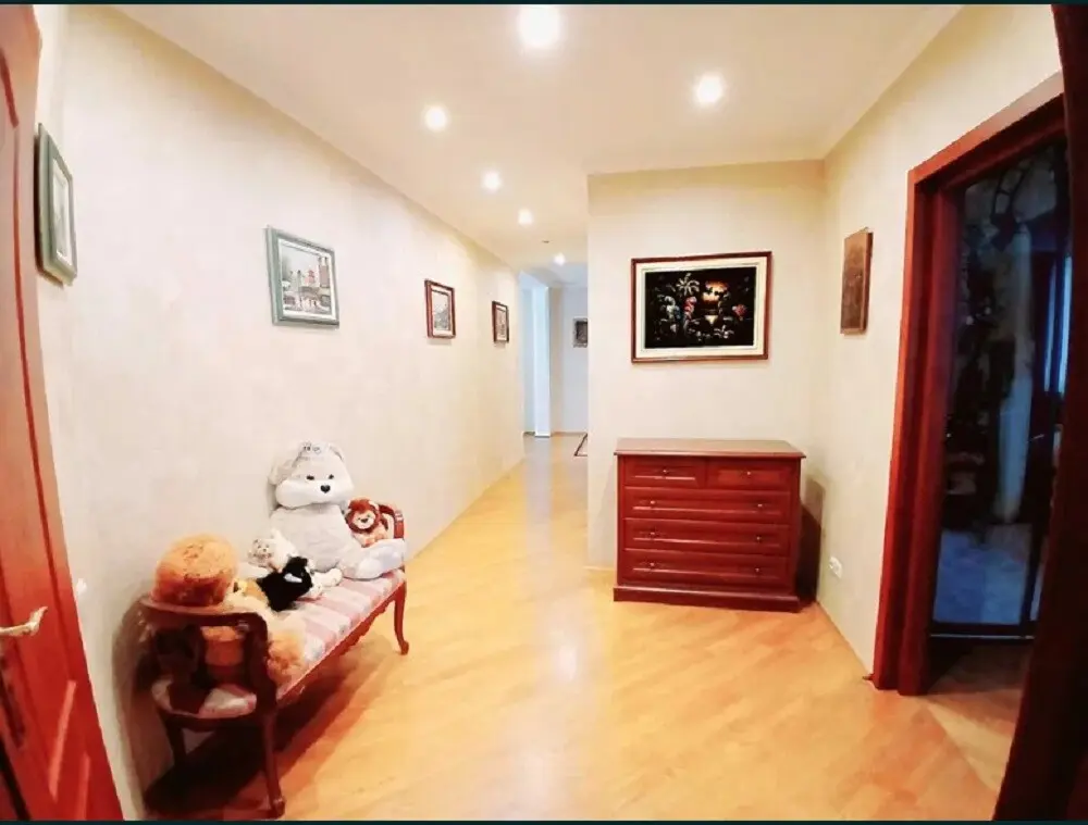 Фото Зняти 3 кімнатну квартиру, Срібнокільська вул. 1 Київ в довгострокову оренду, ціна: 25500 грн, код 3321