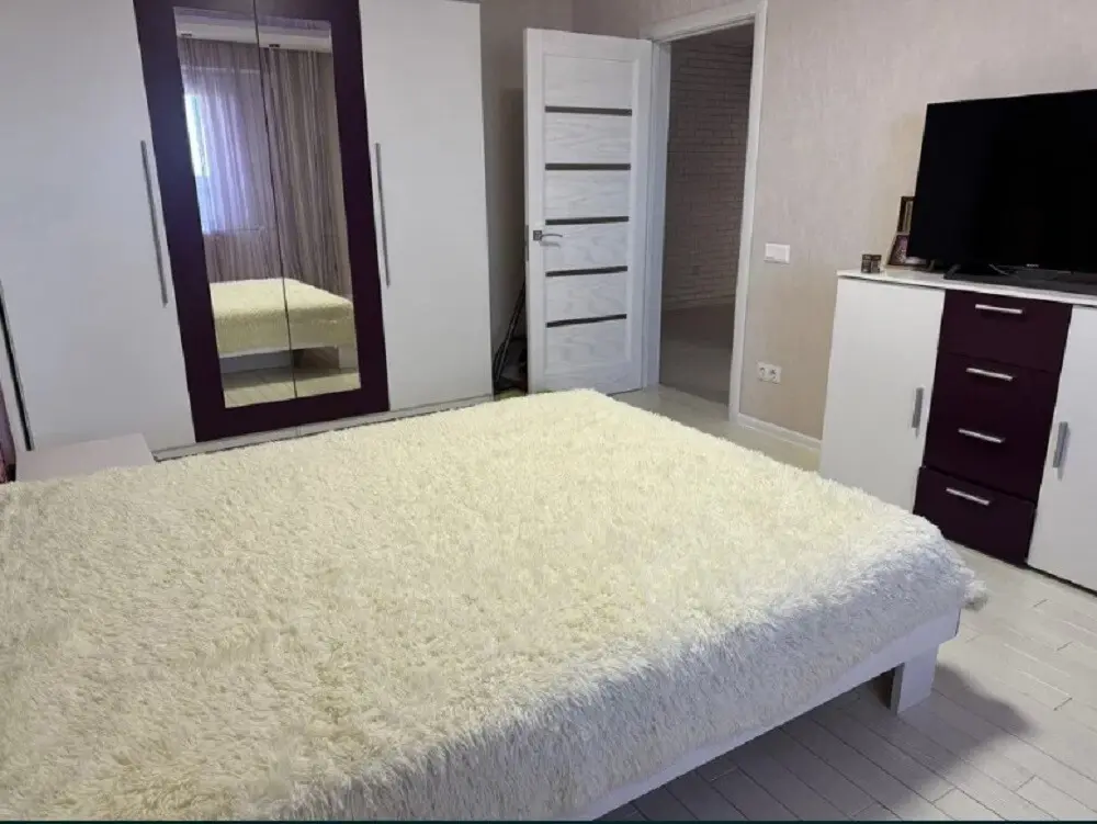 Фото Зняти 3 кімнатну квартиру, Урлівська вул. 38 Київ в довгострокову оренду, ціна: 23000 грн, код 3322