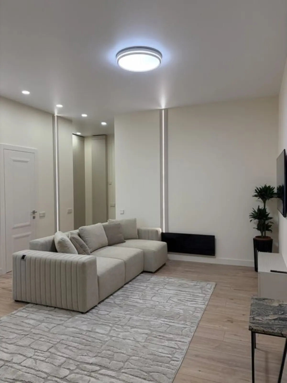 Фото Selling a 2-room apartment, 65 sq.m., Aviakonstruktora Antonova Street  Kyiv, price: 213500 $, code 3332