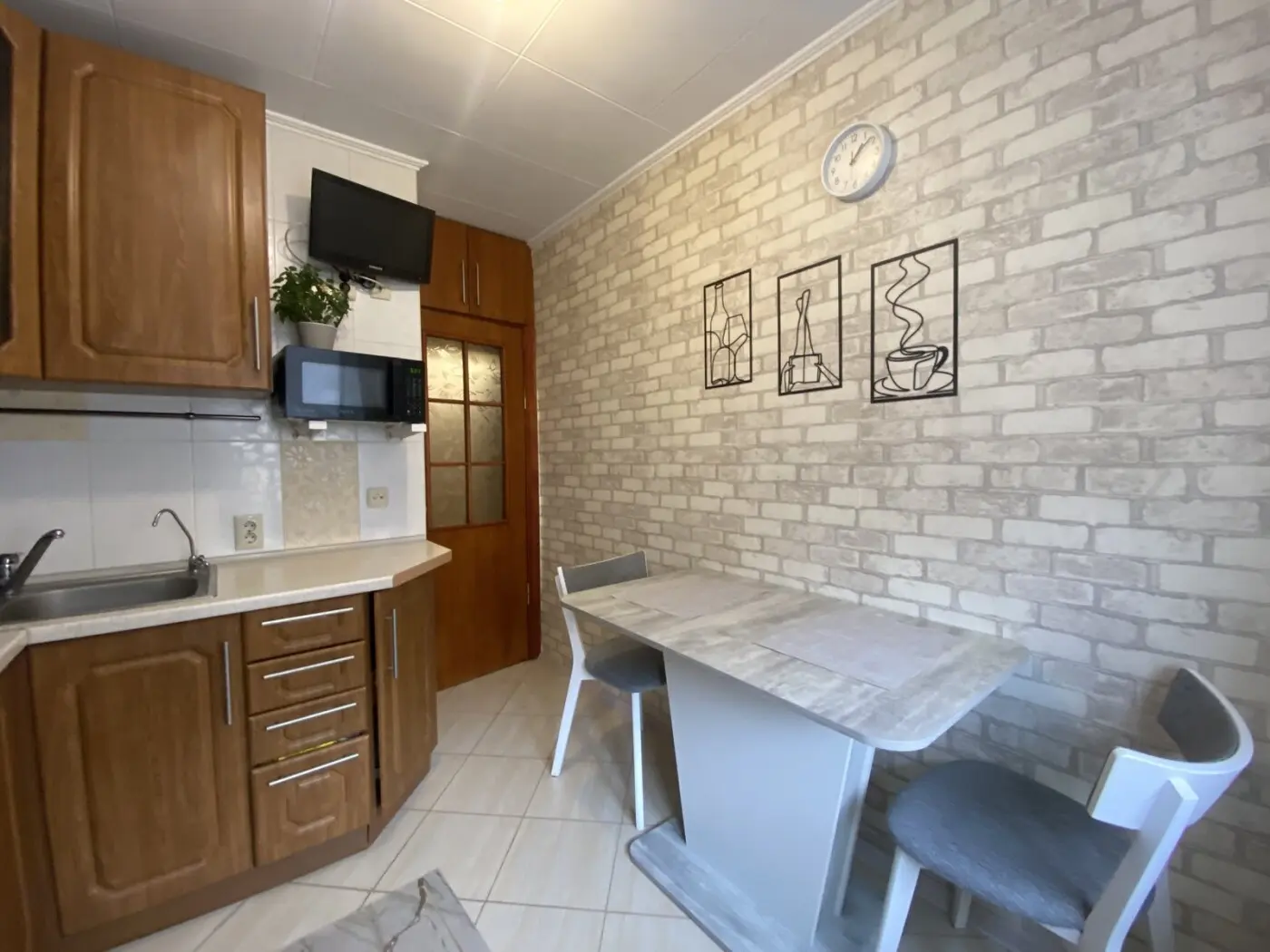 Фото Selling a 1-room apartment, 35 sq.m., Demiivska Street 39 Kyiv, price: 69000 $, code 3339