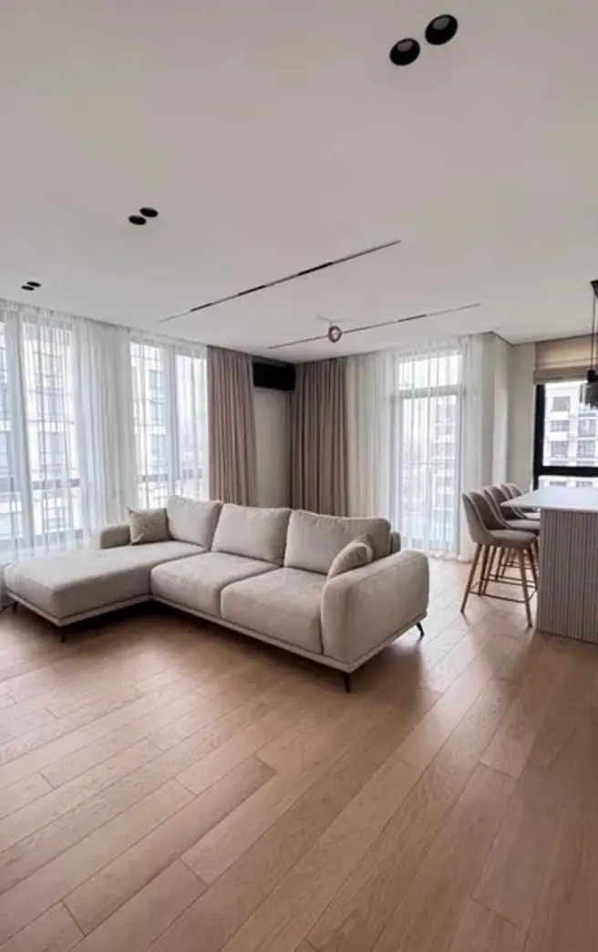 Фото Продаю 2 кімнатну квартиру, 78 кв. м, Салютна вул.  Київ, ціна: 290000 $, код 3345