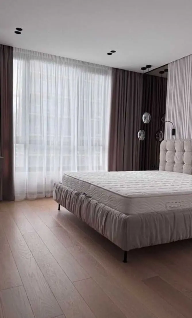 Фото Продаю 2 кімнатну квартиру, 78 кв. м, Салютна вул.  Київ, ціна: 290000 $, код 3345