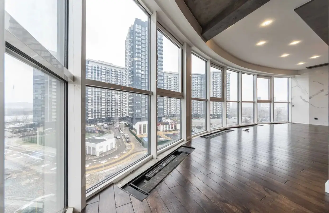 Фото Продаю 3 кімнатну квартиру, 125 кв. м, Зарічна вул. 1в Київ, ціна: 193000 $, код 3358