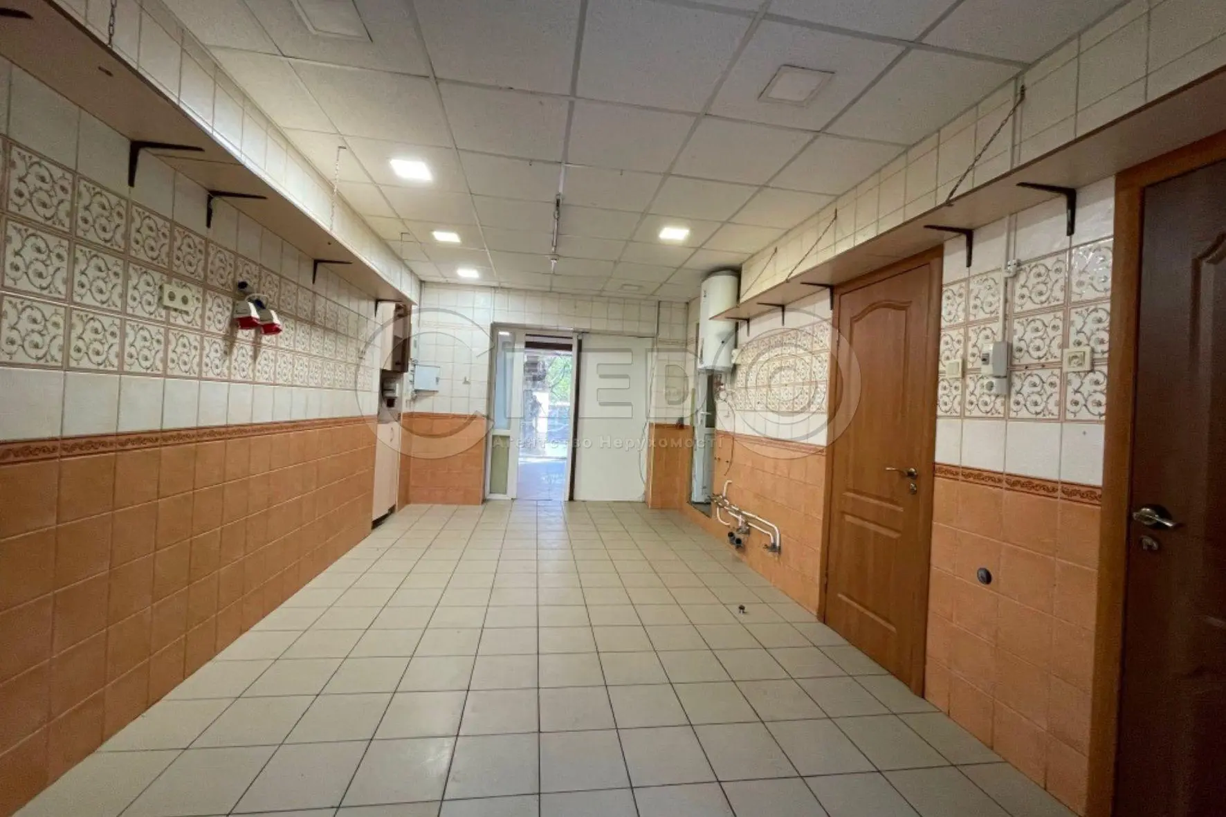 Фото Продаю коммерческую недвижимость, 106.8 кв. м, Гагарина просп.  Кривой Рог, цена: 190000 $, код 3375