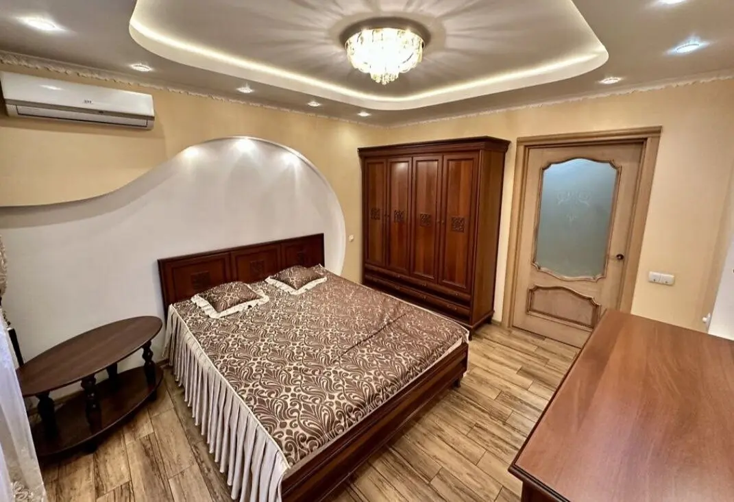 Фото Зняти 1 кімнатну квартиру, В’ячеслава Чорновола вул. 27 Київ в довгострокову оренду, ціна: 25000 грн, код 3410