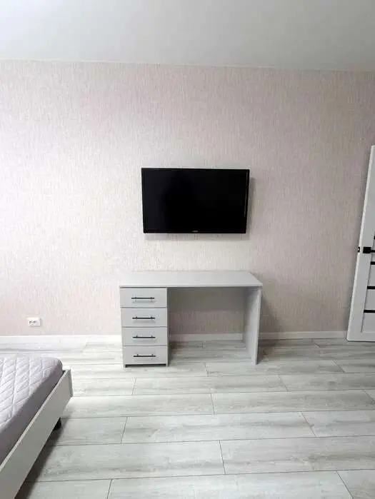 Фото Зняти 1 кімнатну квартиру, Ревуцького вул. 40 Київ в довгострокову оренду, ціна: 18000 грн, код 3412