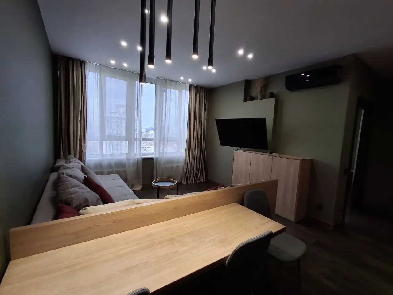 Фото Зняти 1 кімнатну квартиру, Шолуденка вул. 1 Київ в довгострокову оренду, ціна: 27000 грн, код 3413