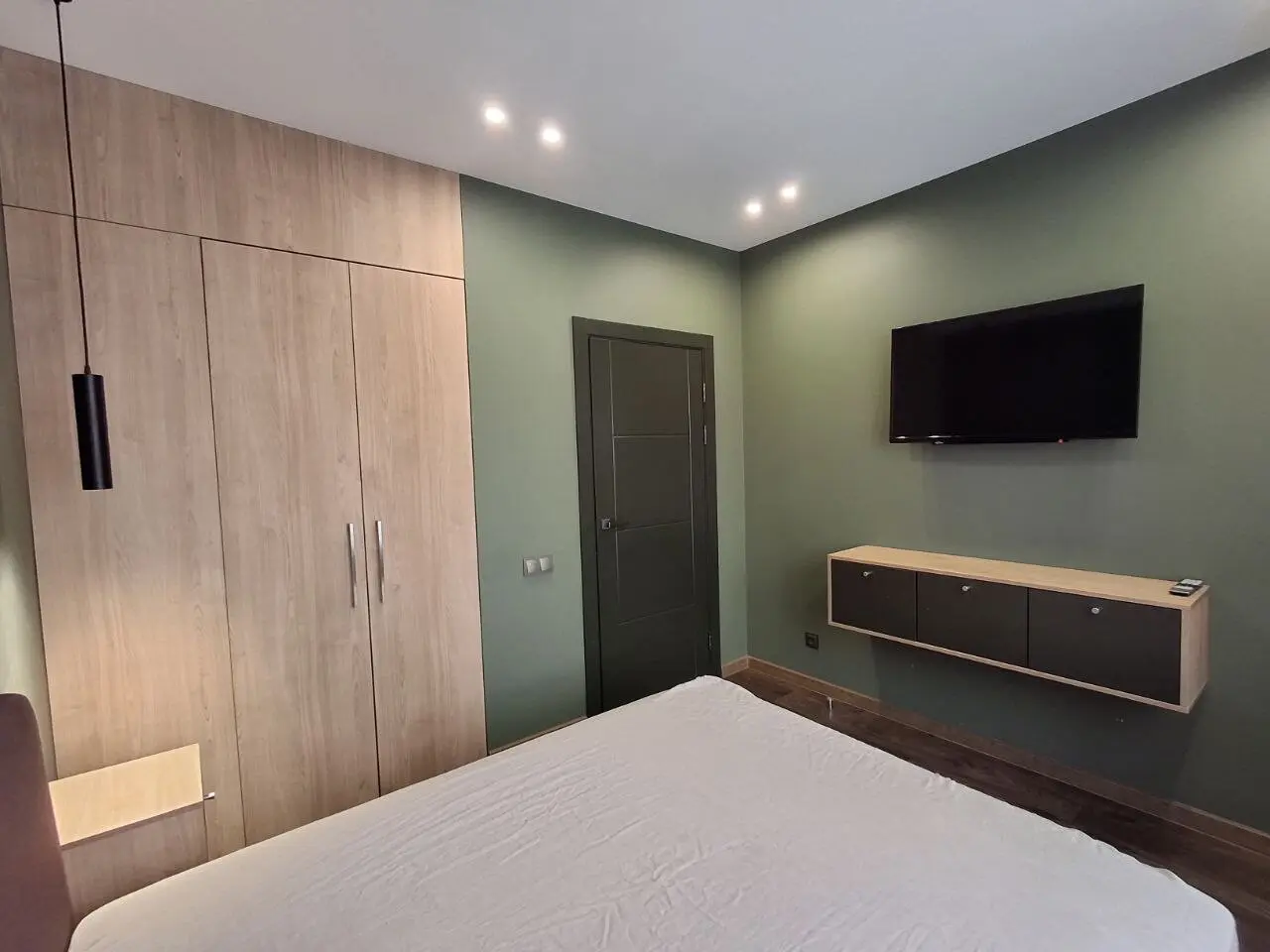 Фото Зняти 1 кімнатну квартиру, Шолуденка вул. 1 Київ в довгострокову оренду, ціна: 27000 грн, код 3413