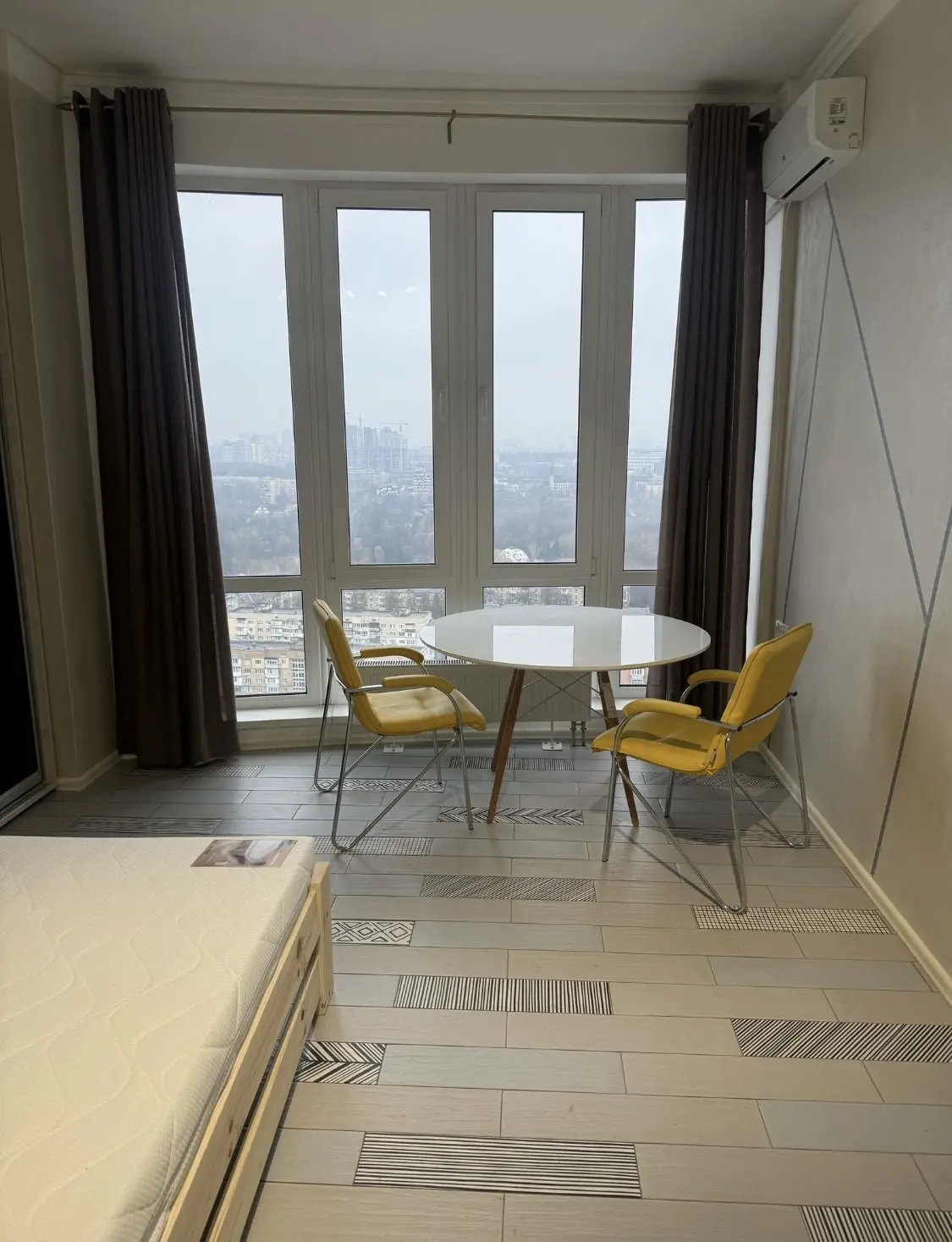 Фото Rent a 4-room apartment, Kyrylo-Mefodiivska Street 2 Kyiv for long-term rent, price: 1000 $, code 3415