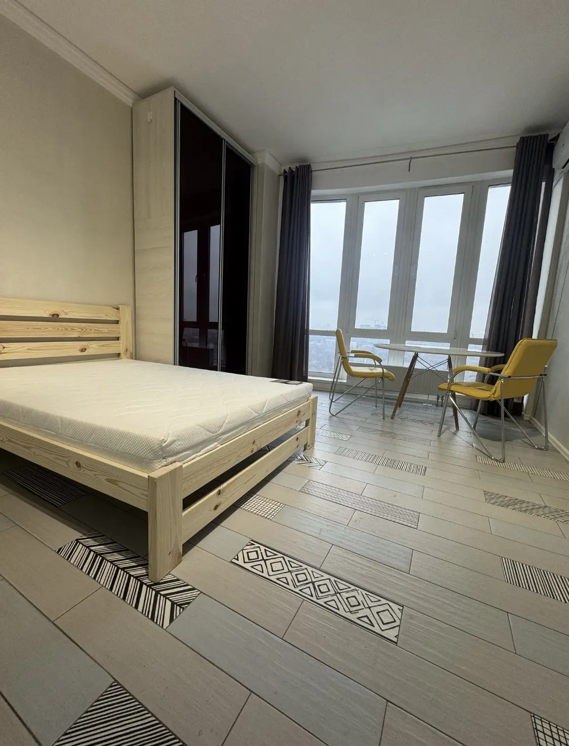 Фото Rent a 4-room apartment, Kyrylo-Mefodiivska Street 2 Kyiv for long-term rent, price: 1000 $, code 3415